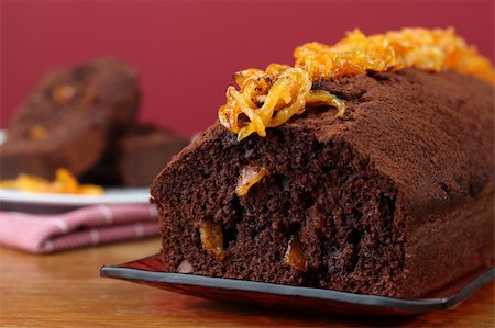 peau d'orange - Chocolate cake with candied orange peel. Shallow dof Photographie de stock - Aubaine LD & Abonnement, Code: 400-04305812