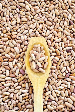 simsearch:400-04317325,k - Wooden spoon and dried pinto beans Stock Photo - Budget Royalty-Free & Subscription, Code: 400-04306373