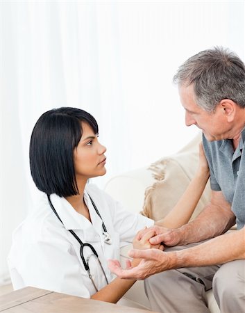 simsearch:400-04809124,k - Man talking with his nurse on the sofa Stockbilder - Microstock & Abonnement, Bildnummer: 400-04306398