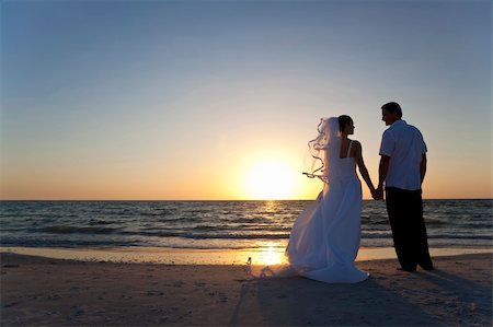Wedding of a married couple, bride and groom, together at sunset on a beautiful tropical beach Foto de stock - Super Valor sin royalties y Suscripción, Código: 400-04307892
