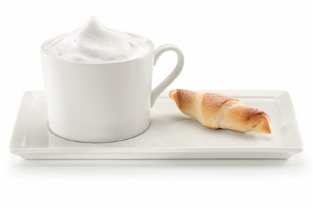 simsearch:400-08338402,k - Coffee on mug with snack in white plate isolated on a white background. Foto de stock - Super Valor sin royalties y Suscripción, Código: 400-04308073