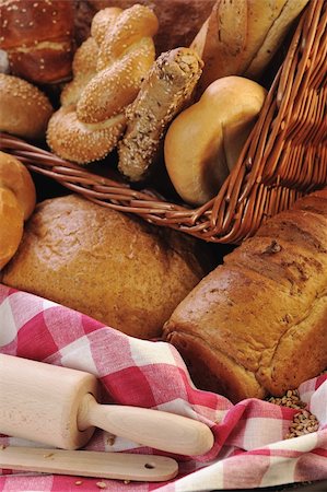 simsearch:400-07716727,k - fresh healthy natural  bread food group in studio on table Foto de stock - Super Valor sin royalties y Suscripción, Código: 400-04308375