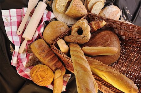 simsearch:400-04497847,k - fresh healthy natural  bread food group in studio on table Stockbilder - Microstock & Abonnement, Bildnummer: 400-04308427