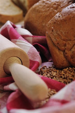 simsearch:400-04497847,k - fresh healthy natural  bread food group in studio on table Stockbilder - Microstock & Abonnement, Bildnummer: 400-04308439