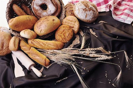 simsearch:400-04497847,k - fresh healthy natural  bread food group and wheat plant in studio on table Stockbilder - Microstock & Abonnement, Bildnummer: 400-04308445