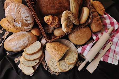simsearch:400-04497847,k - fresh healthy natural  bread food group in studio on table Stockbilder - Microstock & Abonnement, Bildnummer: 400-04308442