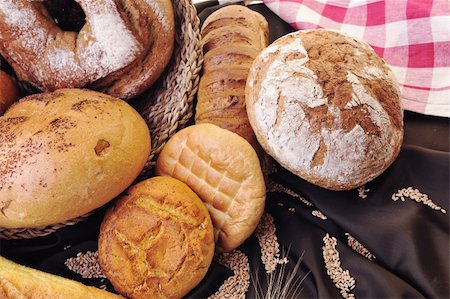 simsearch:400-04497847,k - fresh healthy natural  bread food group and wheat plant in studio on table Stockbilder - Microstock & Abonnement, Bildnummer: 400-04308450