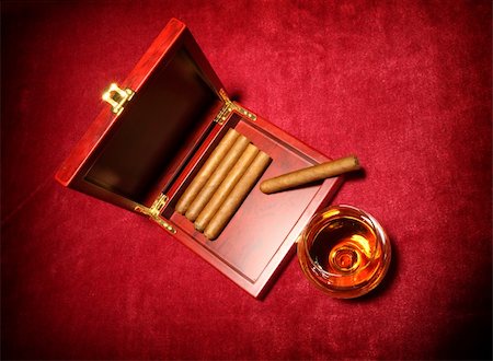 simsearch:400-05292494,k - cigars in the box and glass with whisky, close up shallow dof Stock Photo - Budget Royalty-Free & Subscription, Code: 400-04309385