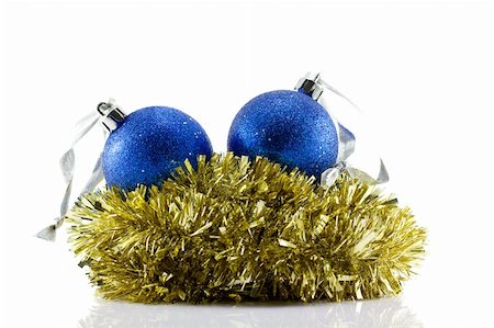 simsearch:400-04411980,k - Christmas Balls and gold tinsel isolated on white Fotografie stock - Microstock e Abbonamento, Codice: 400-04300465