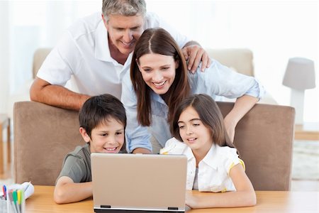 simsearch:400-04044108,k - Family looking at the laptop at home Stock Photo - Budget Royalty-Free & Subscription, Code: 400-04300946