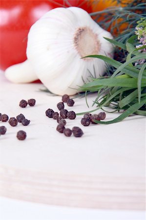 estragon - Fresh vegetables and Peppercorn on wooden surface Stock Photo - Budget Royalty-Free & Subscription, Code: 400-04301017