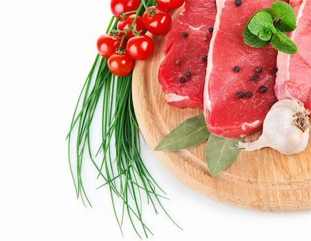 simsearch:400-05939266,k - raw meat with fresh vegetables isolated on white background Photographie de stock - Aubaine LD & Abonnement, Code: 400-04302249