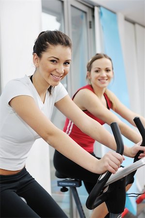 young woman exercise fitness  in sport club Foto de stock - Super Valor sin royalties y Suscripción, Código: 400-04303141