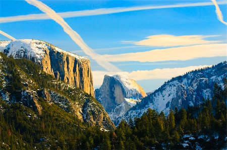 snow dome mountain - view of beautiful Yosemite valley at sunset Foto de stock - Super Valor sin royalties y Suscripción, Código: 400-04303687