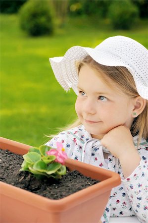 simsearch:400-08131611,k - Little girl  - gardening Stock Photo - Budget Royalty-Free & Subscription, Code: 400-04315708