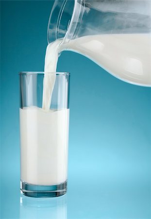 simsearch:400-09082204,k - milk pouring into glass on blue background Stock Photo - Budget Royalty-Free & Subscription, Code: 400-04315992