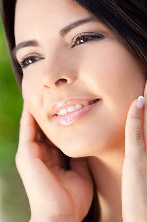 simsearch:400-07112758,k - Outdoor portrait of a beautiful young Latina Hispanic woman hands on her face and with natural green background Fotografie stock - Microstock e Abbonamento, Codice: 400-04316564