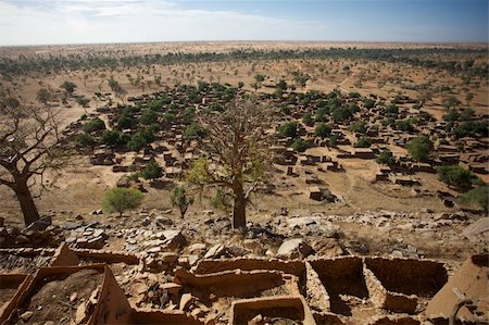 The Bandiagara site is an outstanding landscape of cliffs and sandy plateaux with some beautiful Dogon architecture Stock Photo - Budget Royalty-Free & Subscription, Code: 400-04316625