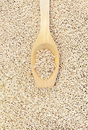 simsearch:400-04317325,k - Wooden spoon and dried husked oats Stock Photo - Budget Royalty-Free & Subscription, Code: 400-04317337