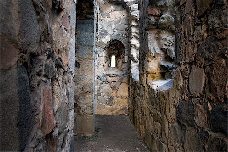 simsearch:400-04818378,k - Interior of ancient stone ruin with window Foto de stock - Super Valor sin royalties y Suscripción, Código: 400-04317412