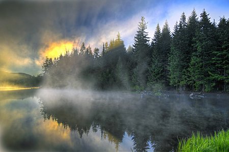Sunrise and Reflection Over Trillium Lake Oregon Photographie de stock - Aubaine LD & Abonnement, Code: 400-04317627
