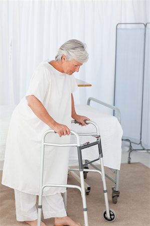 sad lonely old woman - Senior woman with her zimmer frame at the hospital Photographie de stock - Aubaine LD & Abonnement, Code: 400-04318746