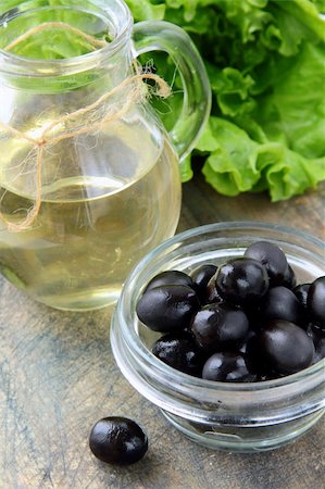 simsearch:400-05666507,k - black olives and a bottle of olive oil on a wooden table Stock Photo - Budget Royalty-Free & Subscription, Code: 400-04319219