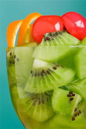 kiwi fruit refreshing dessert in glass cup close up Foto de stock - Royalty-Free Super Valor e Assinatura, Número: 400-04319232