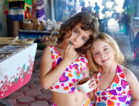 beautiful sisters  little girls eating chocolate ice cream in mexican market Fotografie stock - Microstock e Abbonamento, Codice: 400-04319298