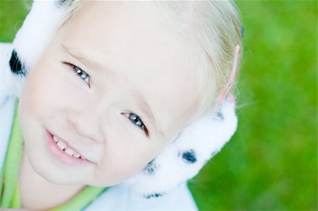 simsearch:400-05248187,k - Shot of little girl in headphones playing outside Photographie de stock - Aubaine LD & Abonnement, Code: 400-04319527