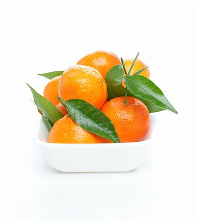 simsearch:400-04164071,k - Tangerines with leaves isolated over white Stock Photo - Budget Royalty-Free & Subscription, Code: 400-04319661