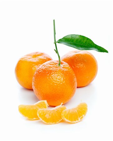 simsearch:400-04164071,k - Tangerines with leaves isolated over white Stock Photo - Budget Royalty-Free & Subscription, Code: 400-04319674