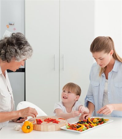 simsearch:400-04306517,k - Family cooking together in the kitchen at home Stock Photo - Budget Royalty-Free & Subscription, Code: 400-04311174