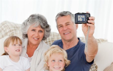 simsearch:400-04311095,k - Family taking a photo of themselves at home Stock Photo - Budget Royalty-Free & Subscription, Code: 400-04311216