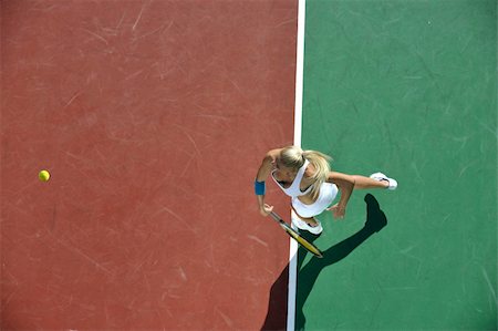 simsearch:400-06061549,k - young fit woman play tennis outdoor on orange tennis field at early morning Photographie de stock - Aubaine LD & Abonnement, Code: 400-04312313