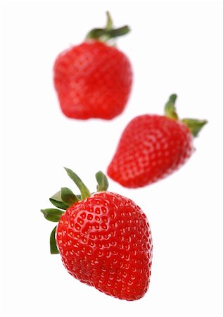 Fresh strawberries in white background Photographie de stock - Aubaine LD & Abonnement, Code: 400-04313094