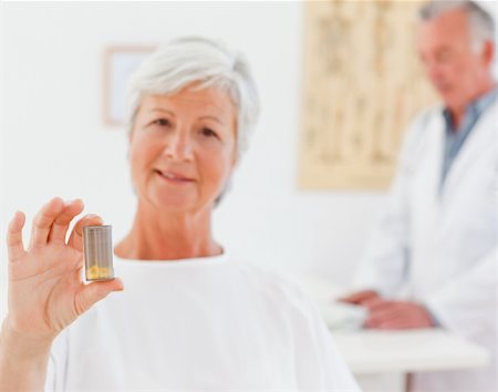 Patient with her pills Stock Photo - Budget Royalty-Free & Subscription, Code: 400-04324486