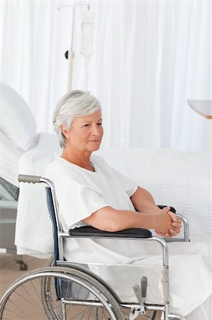 simsearch:400-04327275,k - Senior woman in her wheelchair Stockbilder - Microstock & Abonnement, Bildnummer: 400-04324507