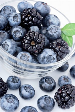 simsearch:400-05168860,k - Glass of delicious blueberries and blackberries Photographie de stock - Aubaine LD & Abonnement, Code: 400-04324792