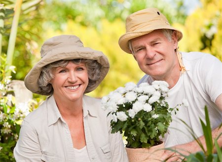 simsearch:400-05314664,k - Senior couple looking at the camera in the garden Stock Photo - Budget Royalty-Free & Subscription, Code: 400-04324838