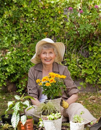 simsearch:400-05314664,k - Retired woman working in the garden Stock Photo - Budget Royalty-Free & Subscription, Code: 400-04326726