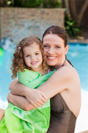 Mother hugging her daughter Photographie de stock - Aubaine LD & Abonnement, Code: 400-04327180