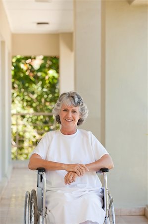 simsearch:400-04327275,k - Woman in her wheelchair Stockbilder - Microstock & Abonnement, Bildnummer: 400-04327230