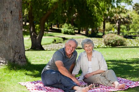 simsearch:400-05711437,k - Senior couple  picnicking in the garden Stock Photo - Budget Royalty-Free & Subscription, Code: 400-04327797