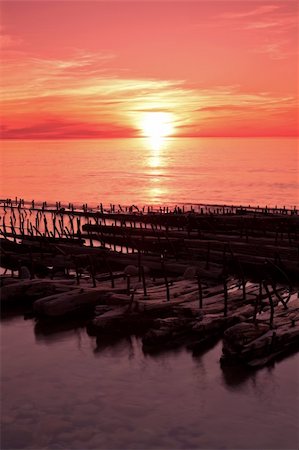 Ship wreck at sunset - Pictured Rocks National Lakeshore Photographie de stock - Aubaine LD & Abonnement, Code: 400-04328167