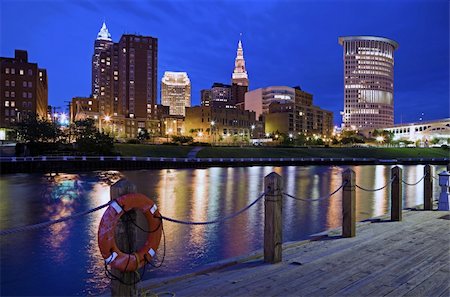 Skyline of Cleveland, Ohio, USA Photographie de stock - Aubaine LD & Abonnement, Code: 400-04328180
