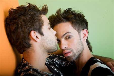 Attractive young gay couple with stylish hair and clothing Foto de stock - Super Valor sin royalties y Suscripción, Código: 400-04328197