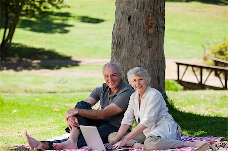 simsearch:400-05711437,k - Senior couple  picnicking in the garden Stock Photo - Budget Royalty-Free & Subscription, Code: 400-04328258