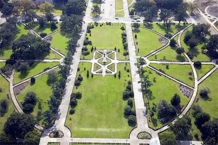 Park in front of State Capitol Building in Baton Rouge, Louisiana. Stock Photo - Budget Royalty-Free & Subscription, Code: 400-04329176