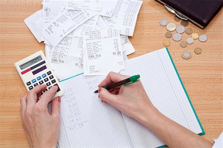 purse with money and shopping receipt on table Stock Photo - Budget Royalty-Free & Subscription, Code: 400-04329538